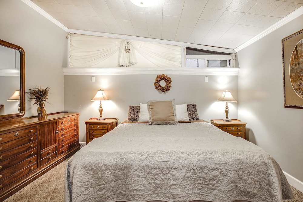 Condo, 1 King Bed with Sofa bed, Beachside photo 1