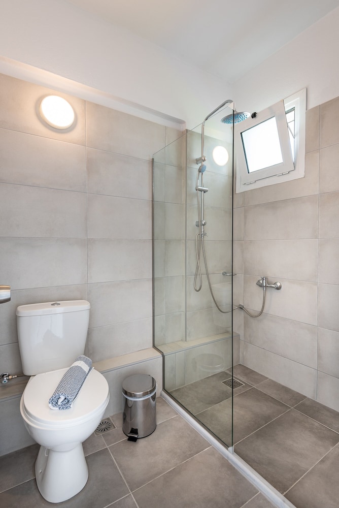 Classic Double or Twin Room, Partial Sea View - Photo 10