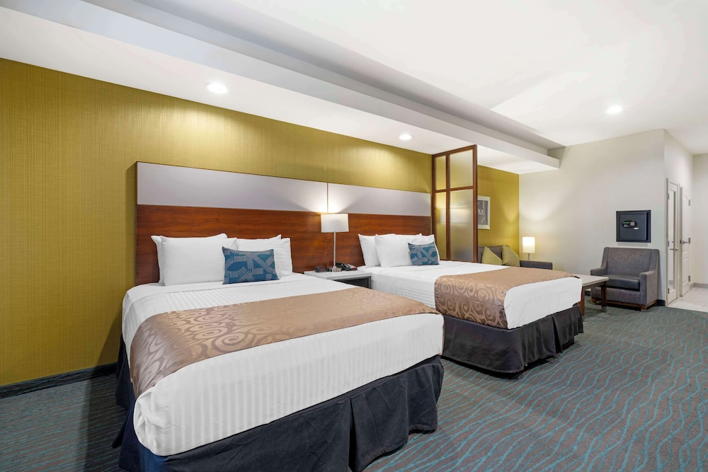 Suite, Multiple Beds, Non Smoking, Refrigerator & Microwave (with Sofabed) photo 3