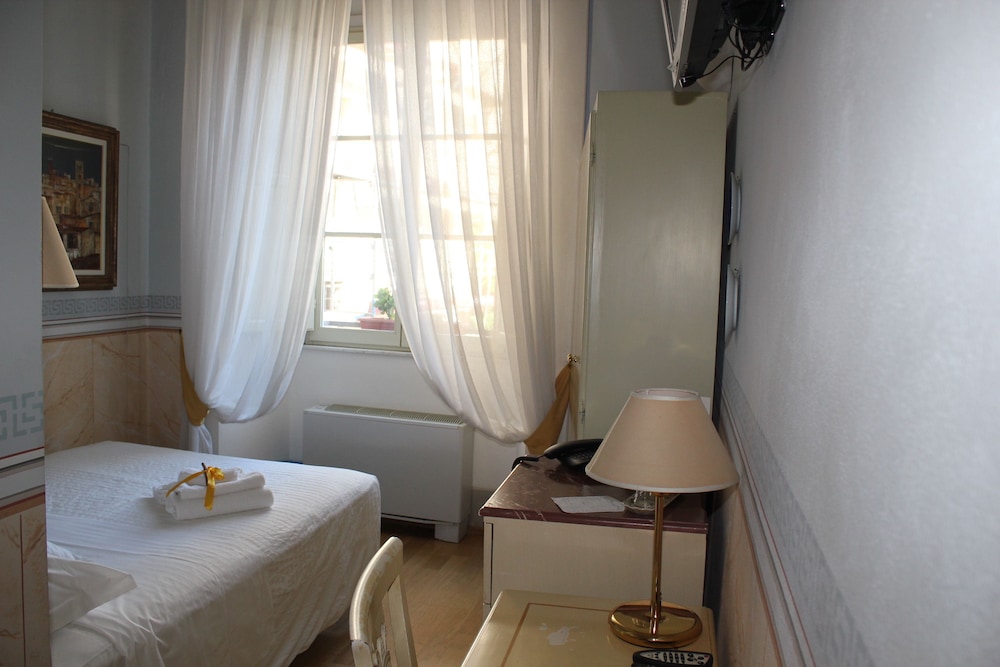 Basic Single Room photo 2