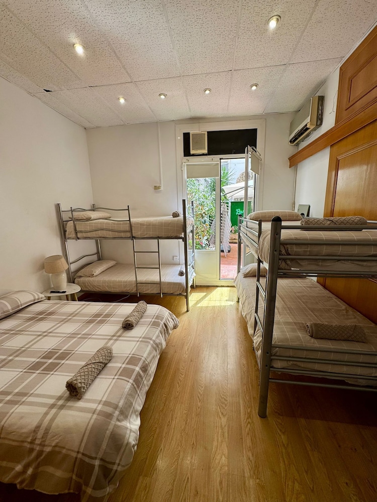 Room, Courtyard View photo 2