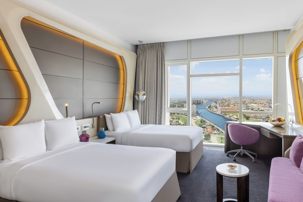 Deluxe Room, 2 Queen Beds, Canal View