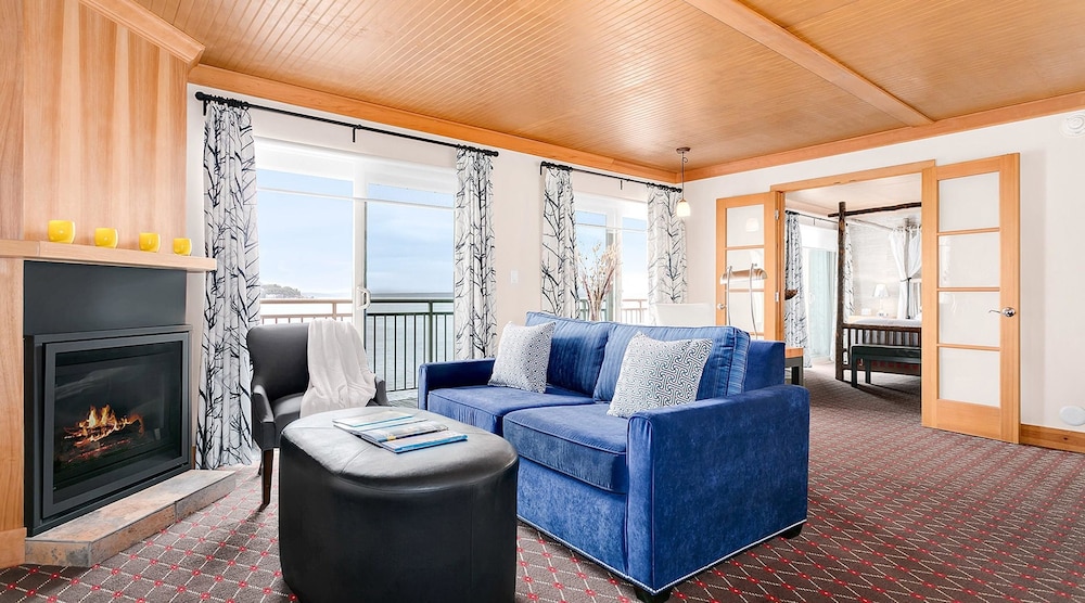 Executive Over Water Suite - Photo 8