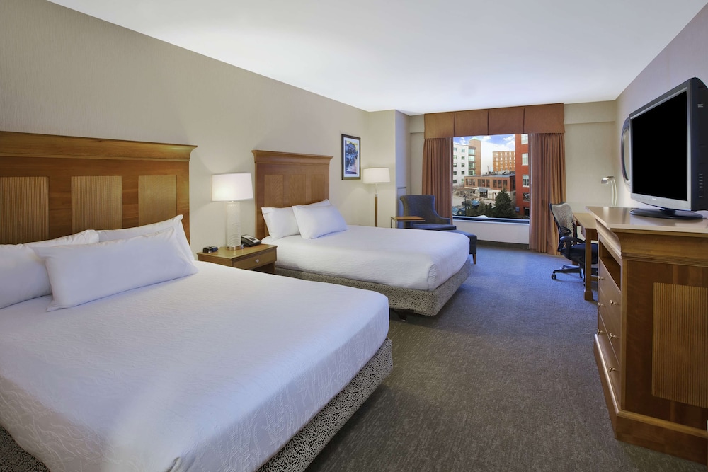 Room, 2 Queen Beds with Sofa bed, Water View - Photo 1