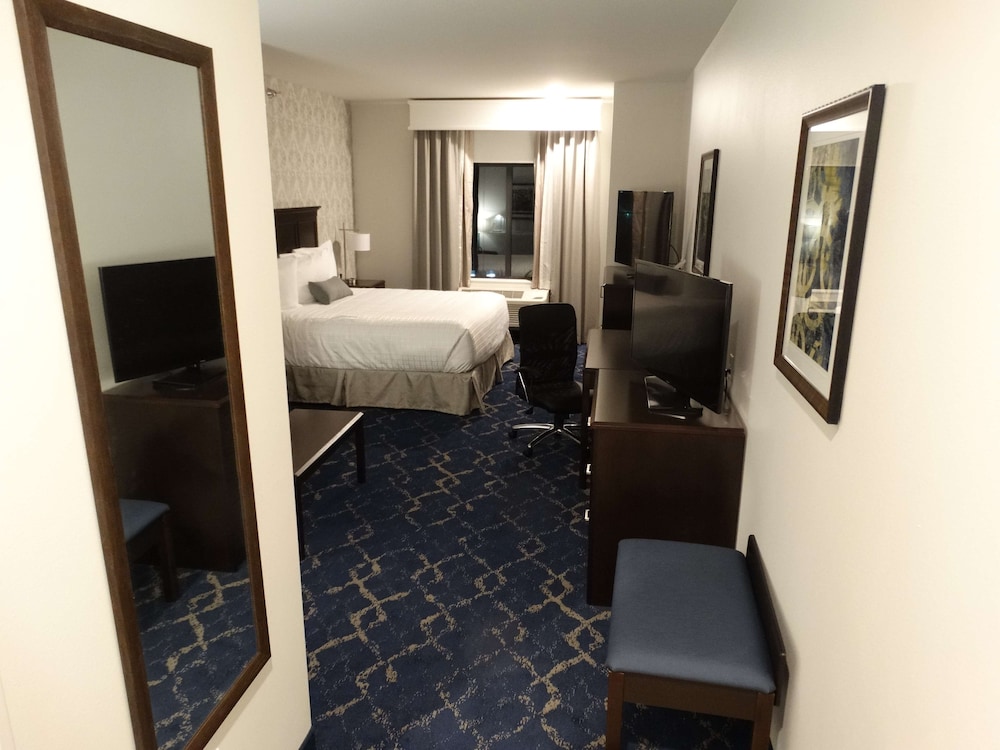 Suite, 1 King Bed, Non Smoking, Refrigerator & Microwave
