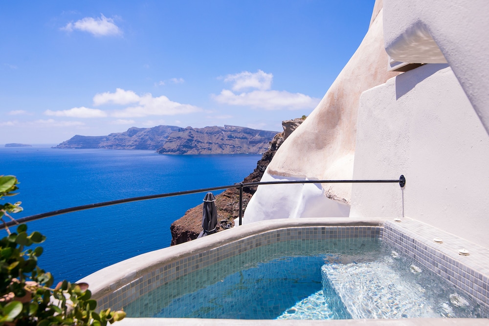 Levanta Cave Suite with Caldera View & Hot Tub - Photo 3