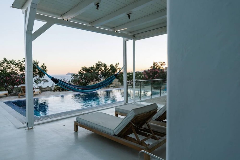 Villa photo 3
