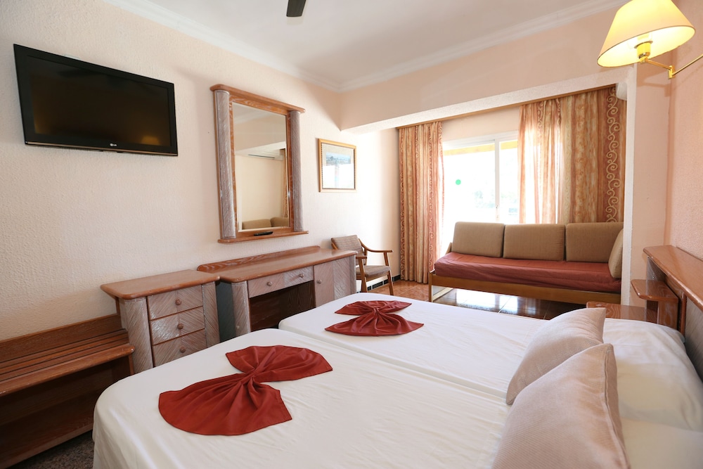 Habitación Familiar, Balcón (Bosque)