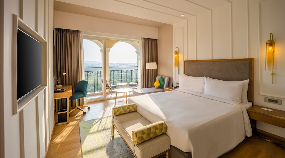 Standard Room, 1 King Bed, Accessible - Photo 5