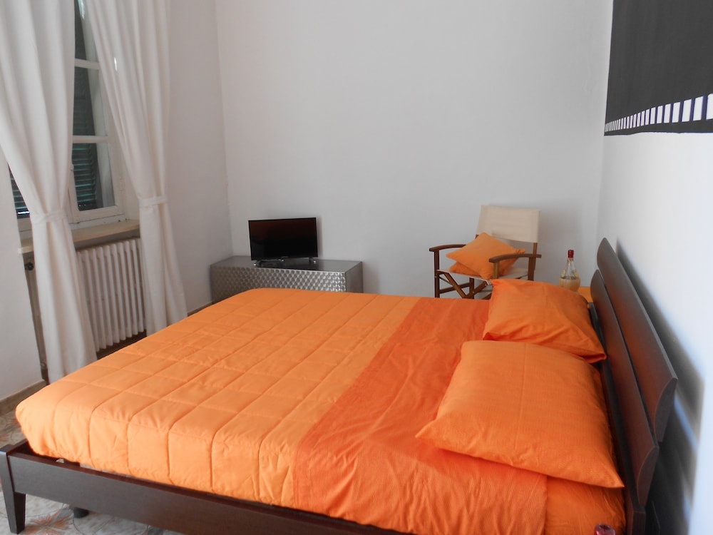 Economy Double Room, Ensuite, Garden View