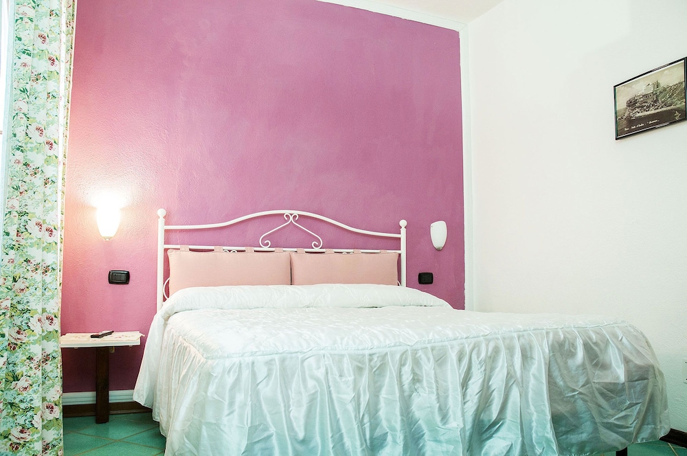 Standard Double or Twin Room - Photo 15