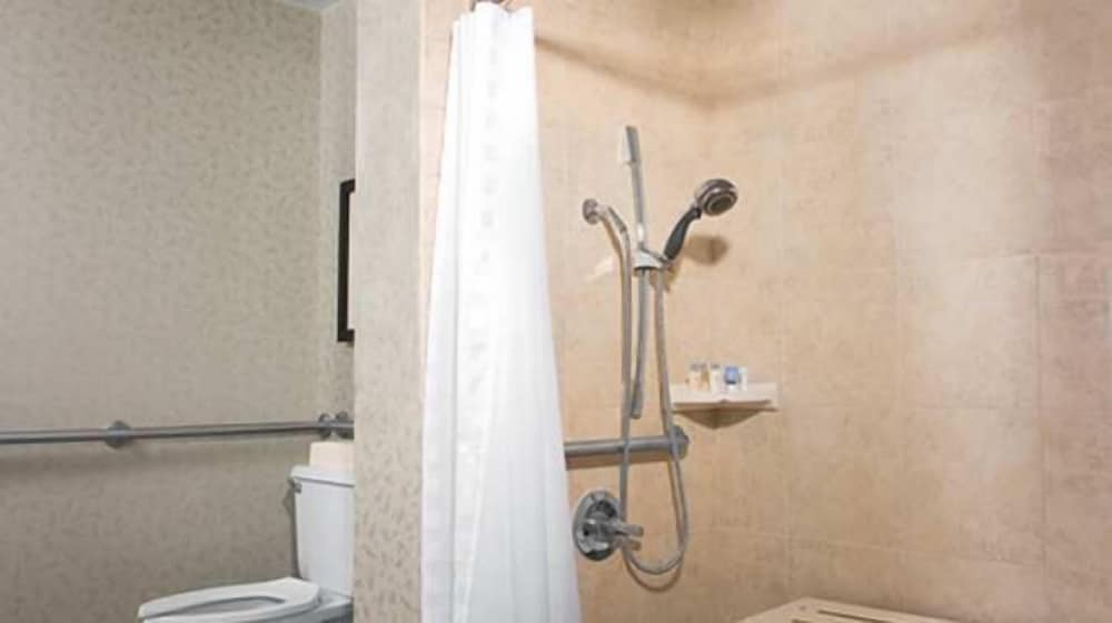 Junior Suite, Accessible - Photo 8