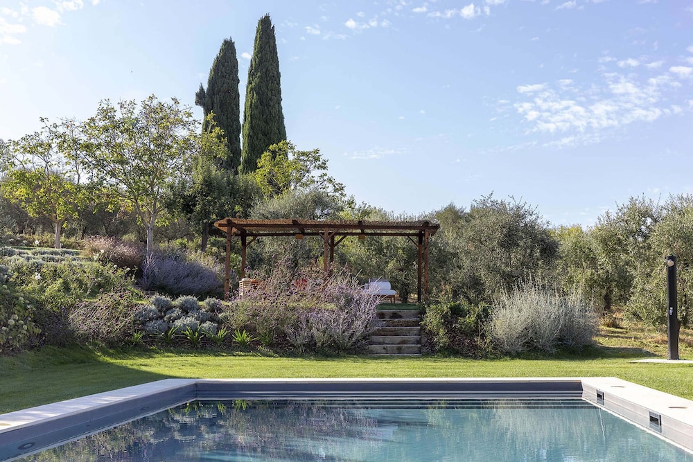 Villa, Smoking photo 2