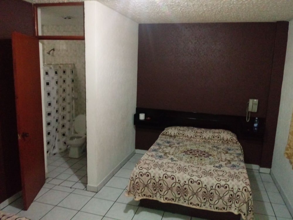 Classic Room, 2 Queen Beds photo 2