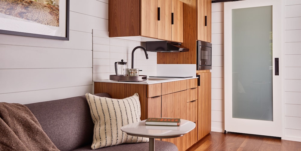Premium Suite, Mobility Accessible - Photo 2