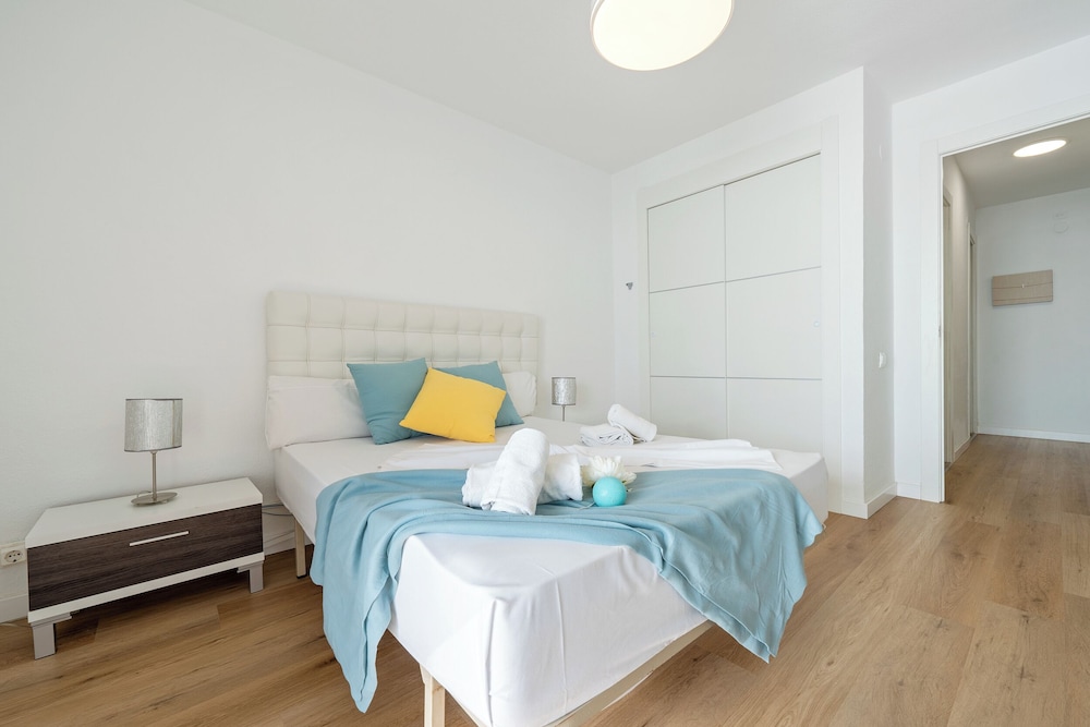 Basic Apartment, 3 Bedrooms, Sea View (6 pax)