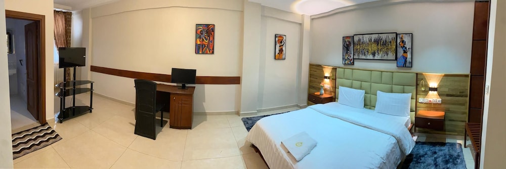 Executive Suite, City View photo 2