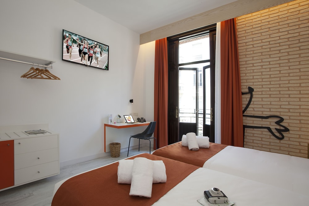 Twin Room - Photo 8