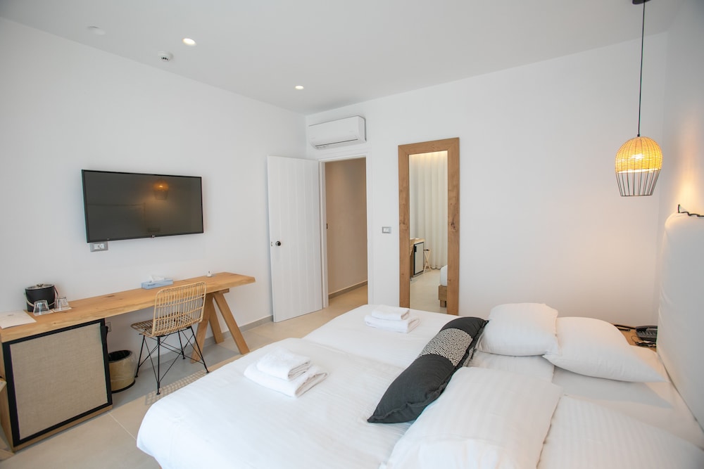 Deluxe Double or Twin Room, Sea View photo 2