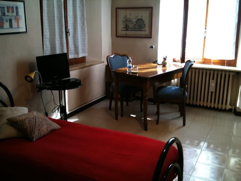 Standard Single Room, Shared Bathroom