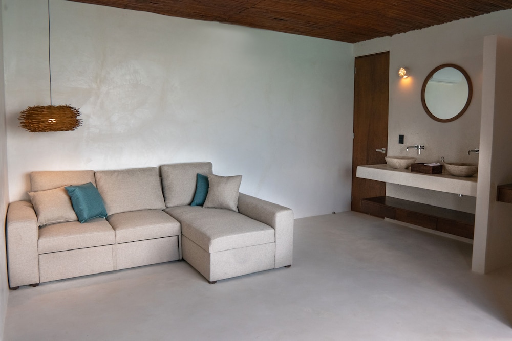 Double Room with Lake View thumbnail 5