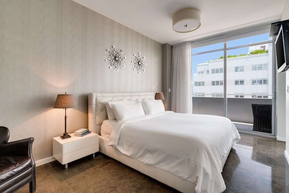 One Bedroom Penthouse with Rooftop Terrace - Photo 3