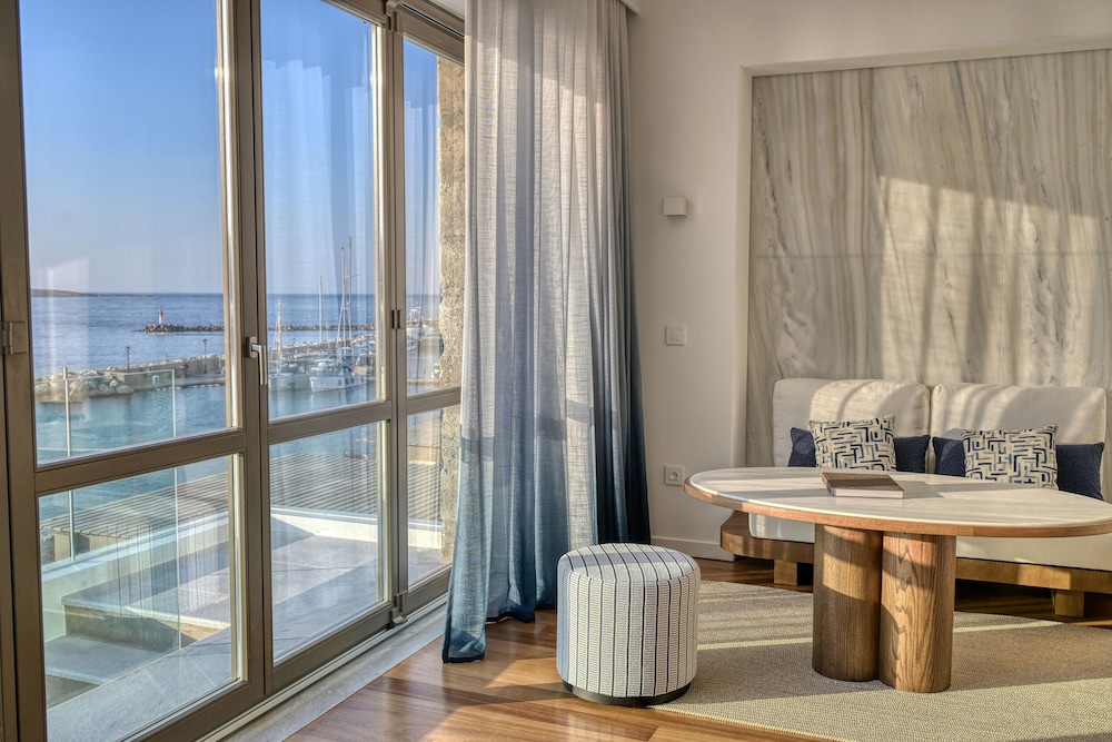 Deluxe Suite, Sea View (200m from the Main Hotel) photo 2