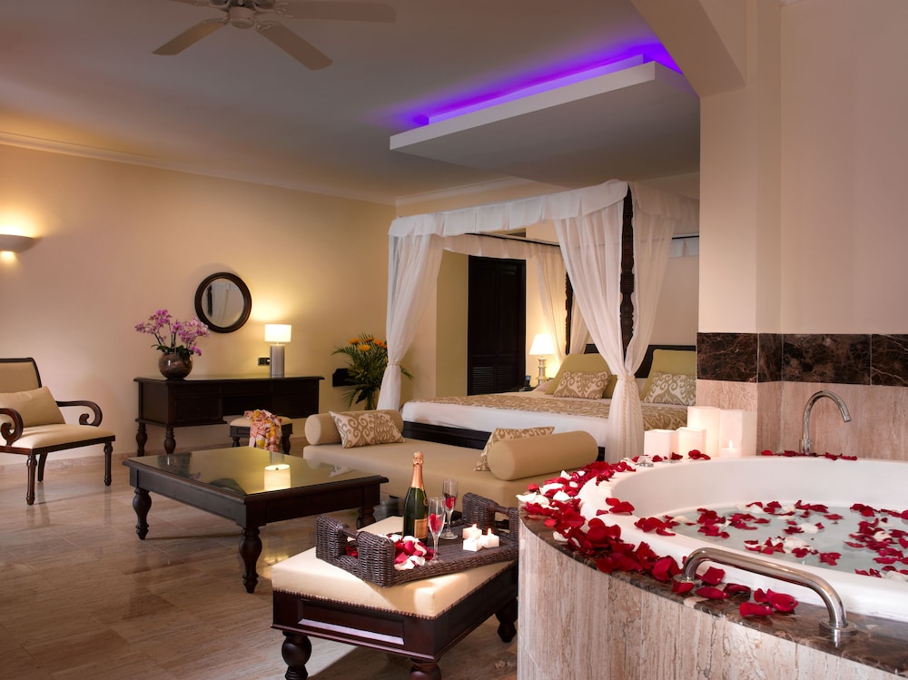 Romance Suite Swim Up