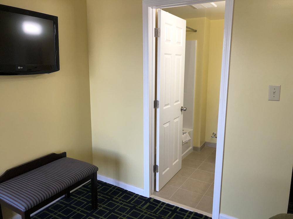 Room, 2 Queen Beds photo 3