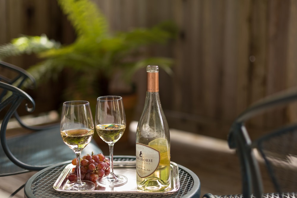 09-Wine country room