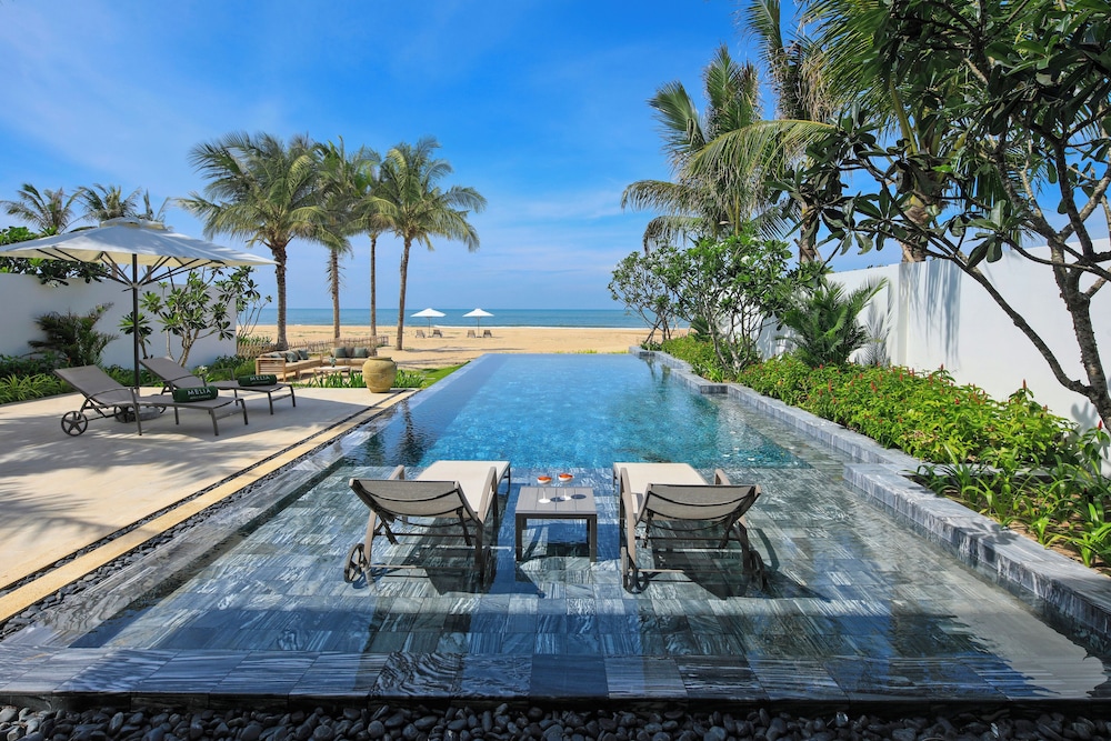 The Level 4-Bedroom Beachfront Pool Villa - Photo 3
