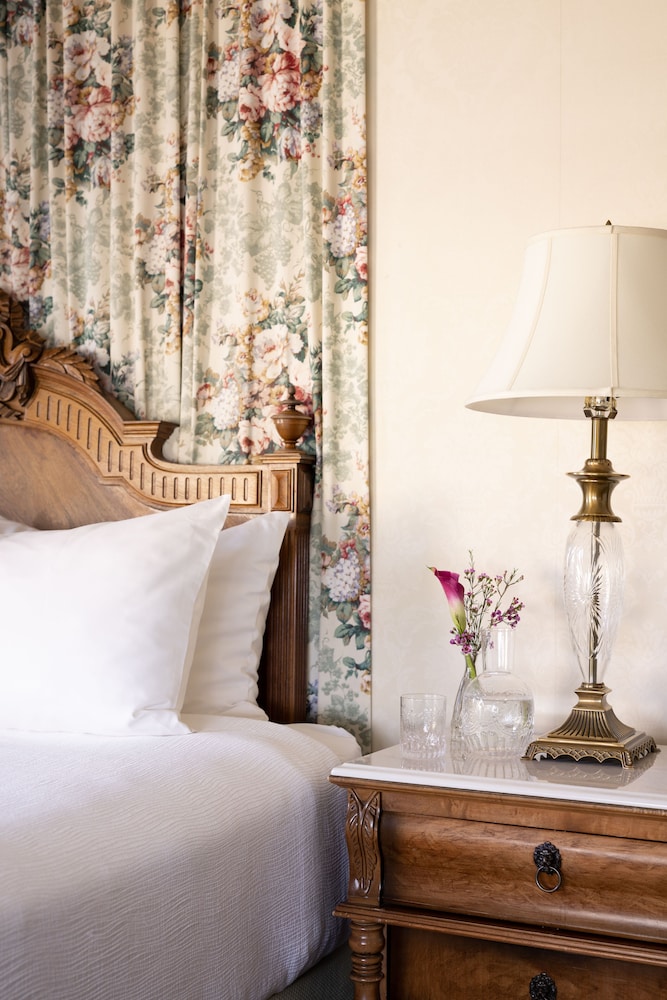Premier Room, 1 King Bed, Sea View photo 2