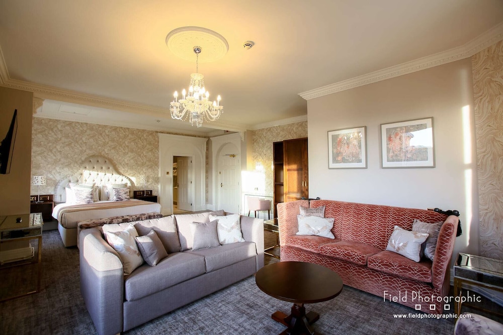 Luxury Suite, Non Smoking, Garden View photo 2