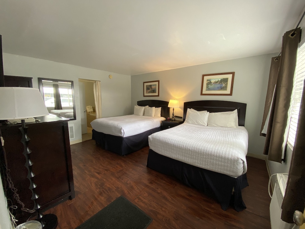 Standard Room, 2 Queen Beds, Jetted Tub