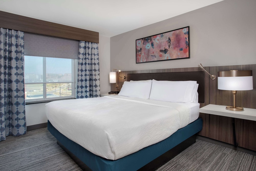 1 King Bed Suite with Sofabed - Photo 6
