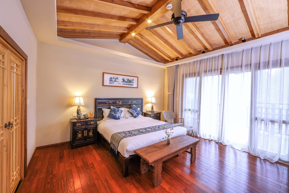 Deluxe Double Room, Pool Access photo 3