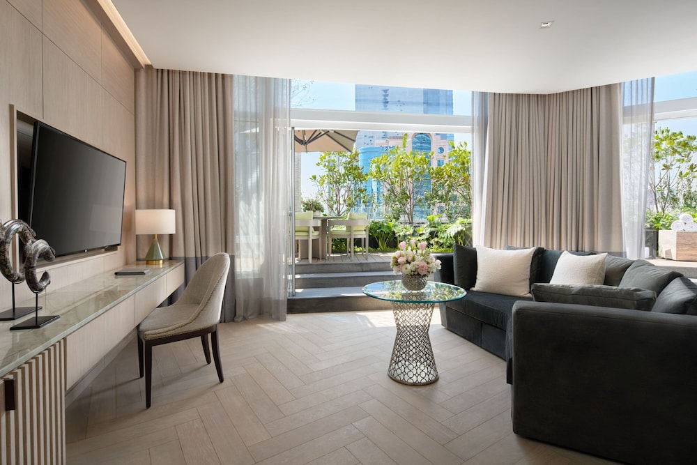 Suite, 1 King Bed, Terrace