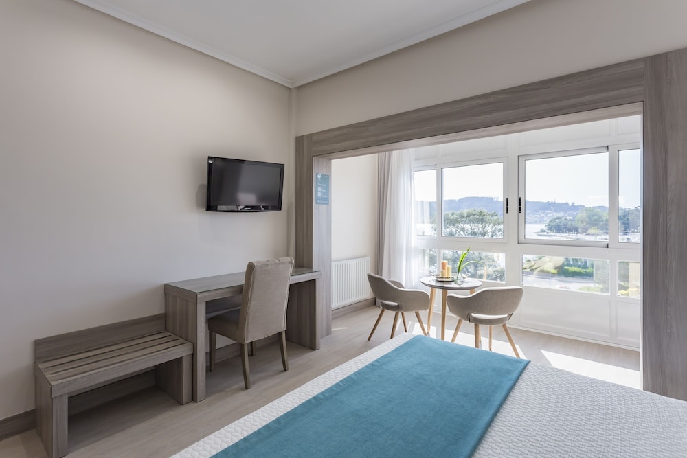 Deluxe Single Room, Sea View (Lateral) photo 3