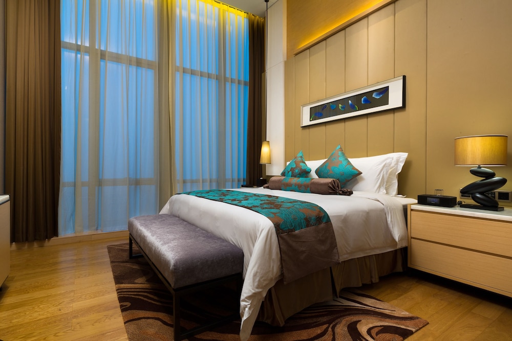 Deluxe Suite, 1 King Bed, Non Smoking thumbnail 5