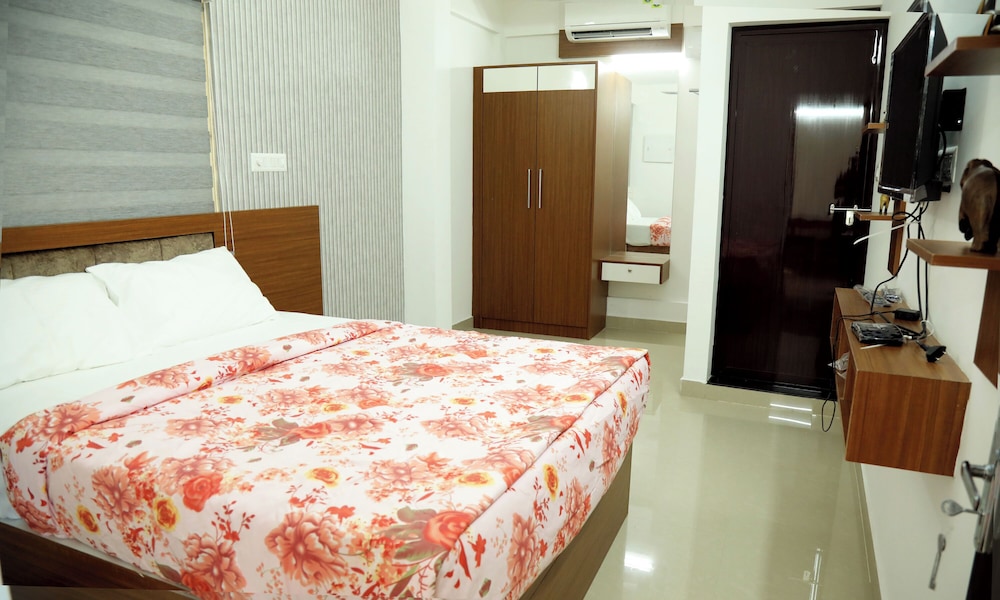 Apartment, 1 Queen Bed with Sofa bed, Kitchenette, City View
