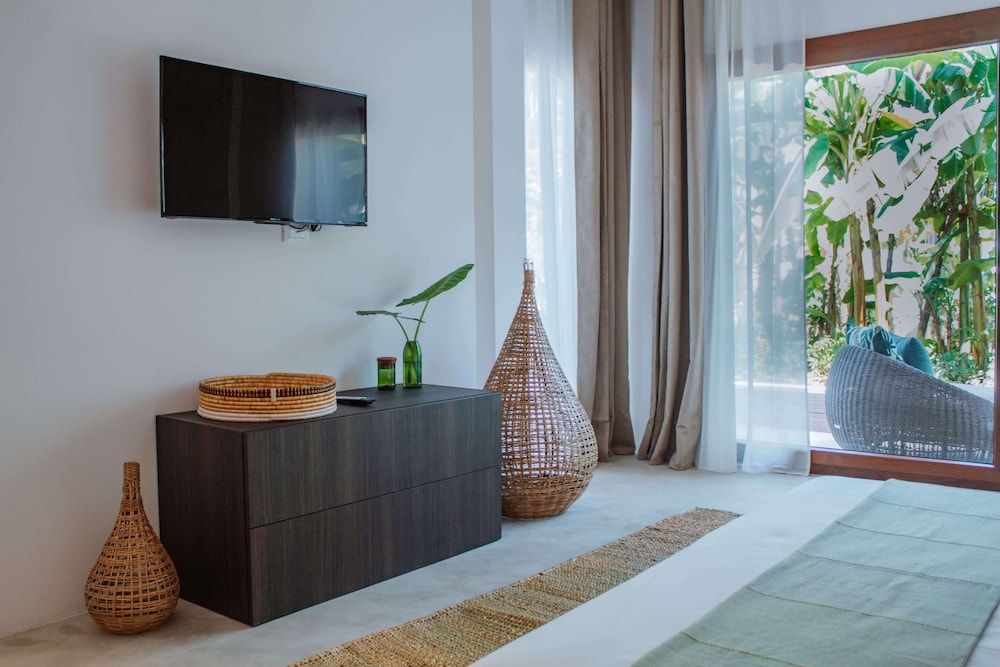 Panaromic Rooftop Jungle Suite photo 3