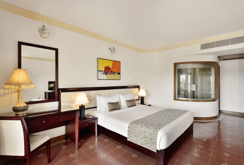 Superior Room with Balcony ( Partial Garden View )