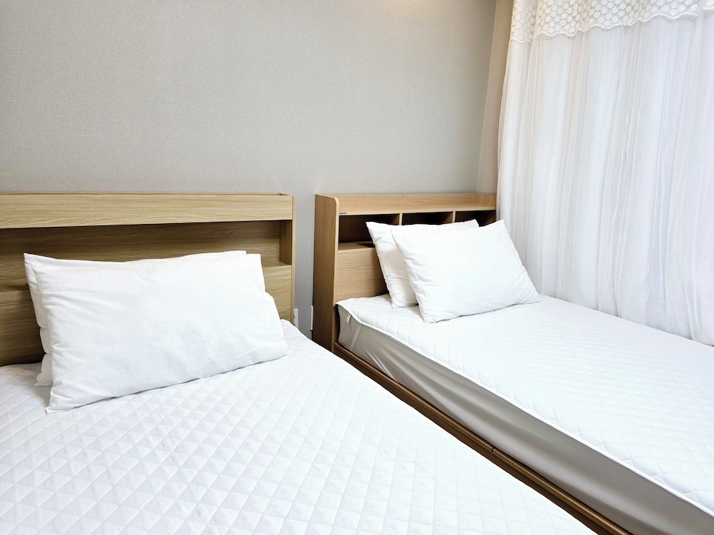Standard Twin Room, 2 Twin Beds, Non Smoking (non-Korean nationals only) photo 1