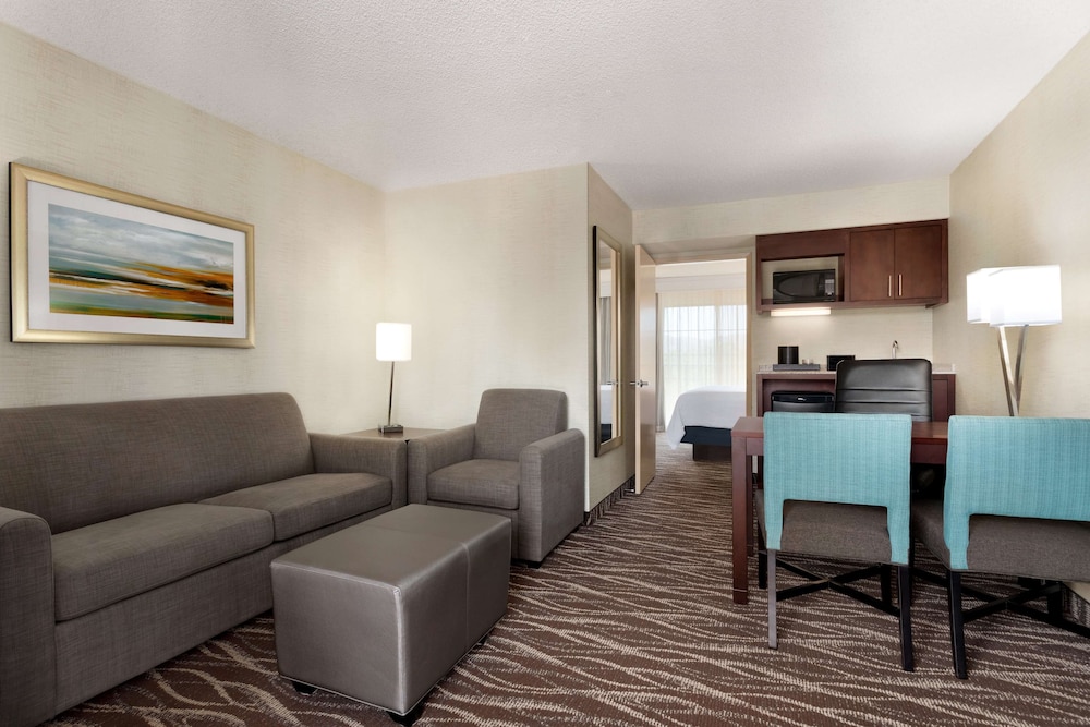 Suite, 1 King Bed, Non Smoking - Photo 2