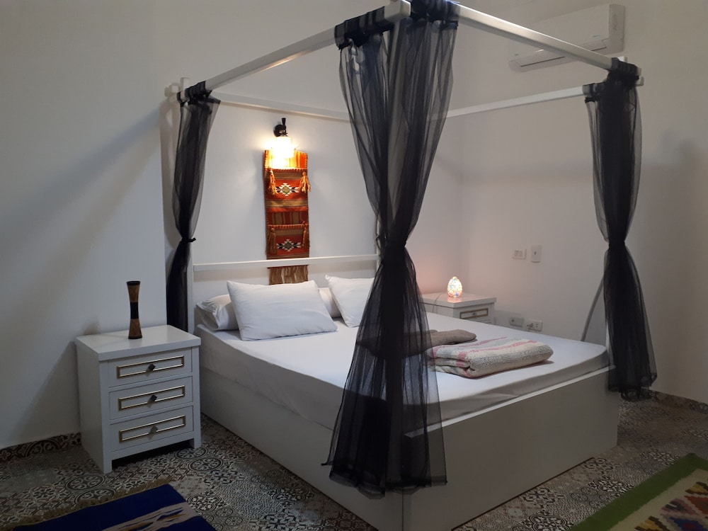 Deluxe Room, 1 King Bed photo 3