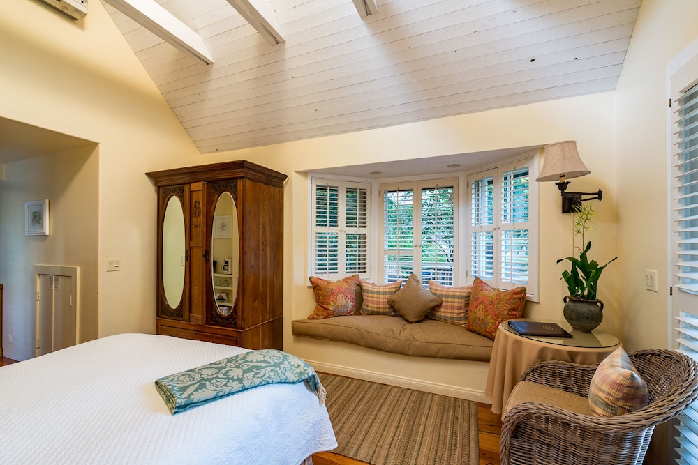 Luxury Bungalow, 1 Queen Bed, Patio, Garden Area (The Garden Room) - Photo 1