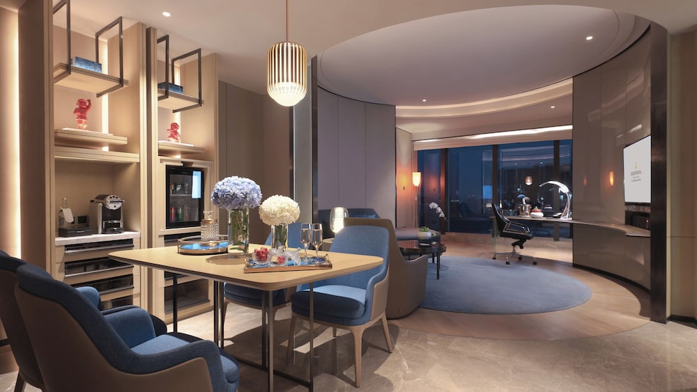 Suite, 1 King Bed (Ambassador, Dining, High Floor) thumbnail 5
