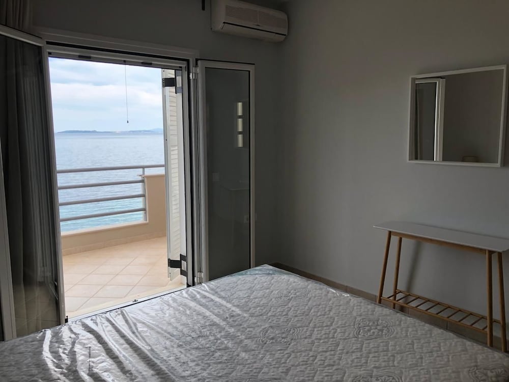 Villa, 5 Bedrooms, Beachfront - Photo 16