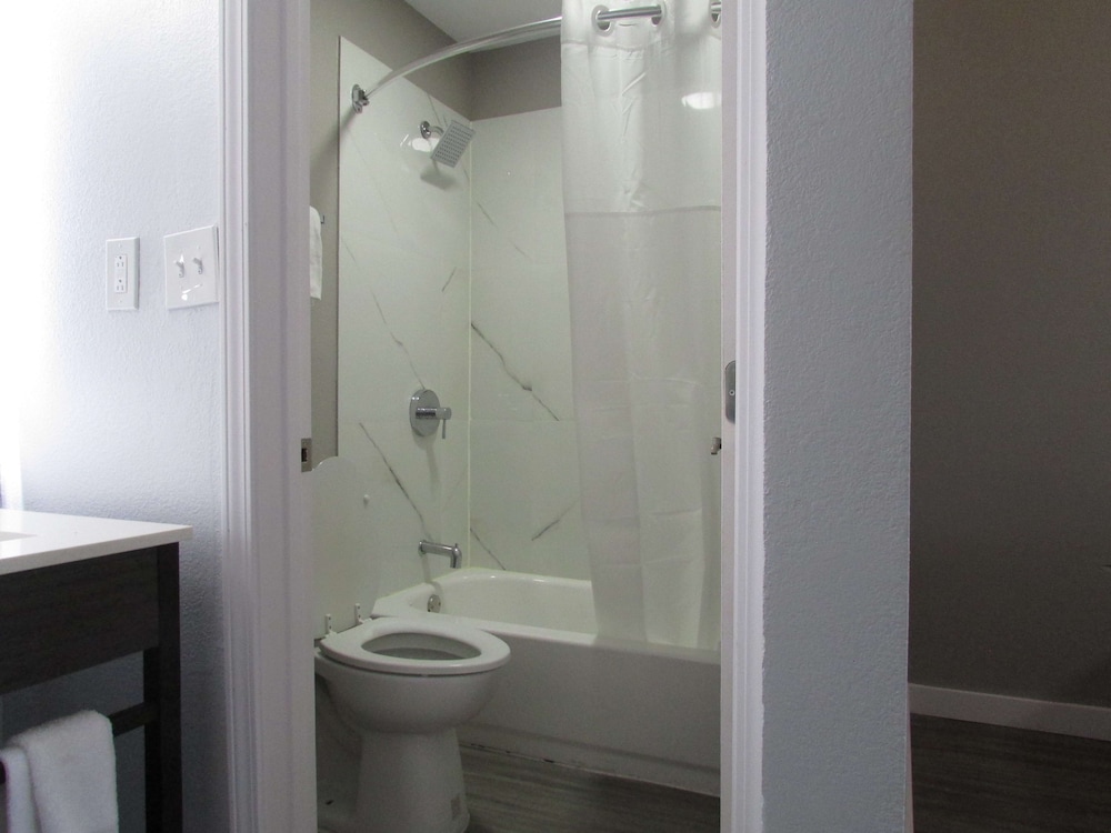 Standard Room, 2 Double Beds, Non Smoking, Refrigerator & Microwave - Photo 3