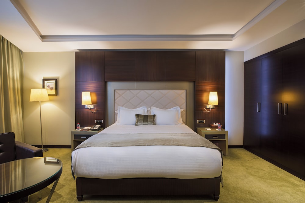 Deluxe Room, 1 King Bed photo 2